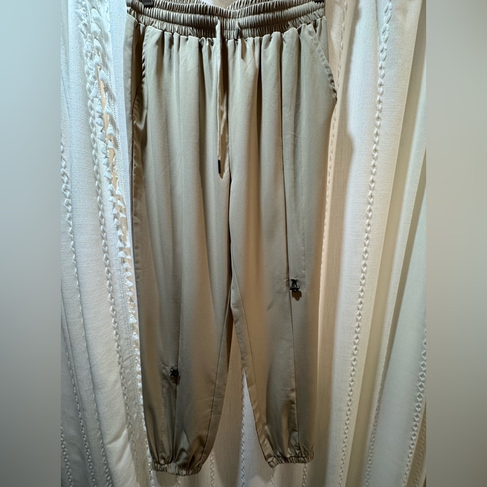 Lightweight Beige Athleisure Jogger Pants w/ Toggle Hem – Size M